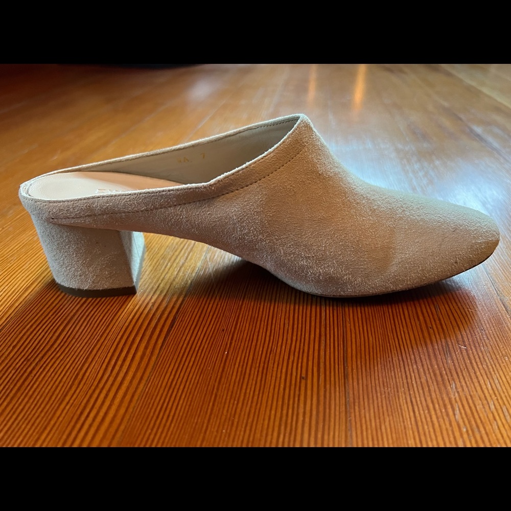 Everlane Day Heel Mule - Bone Suede.  Size 7.